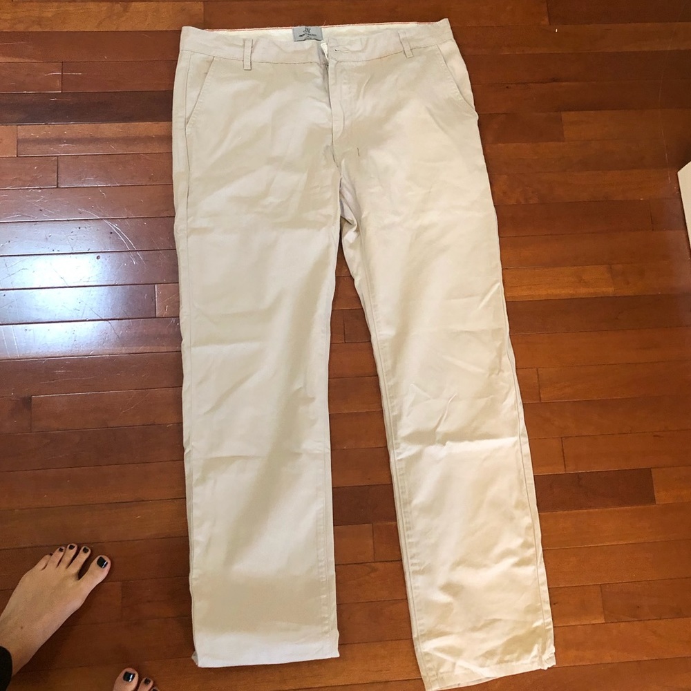 Men’s khaki pants